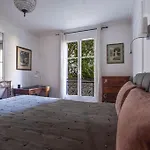 Charming Flat In Old Paris